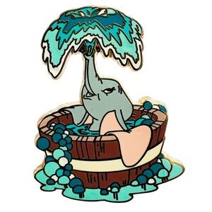 Disney Dumbo Spraying Water In Wash Tub Pin